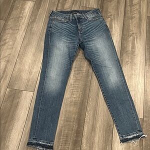 Stylish Frayed Hem Blue Jeans